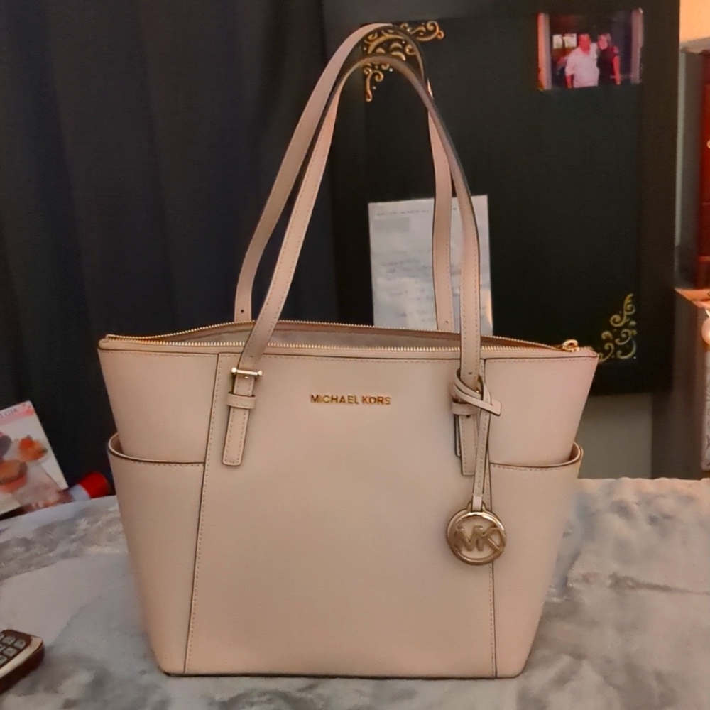 Micheal Kors Light Pink Handbag